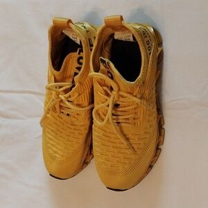 Love boys bright yellow lace up sneakers size 2.5